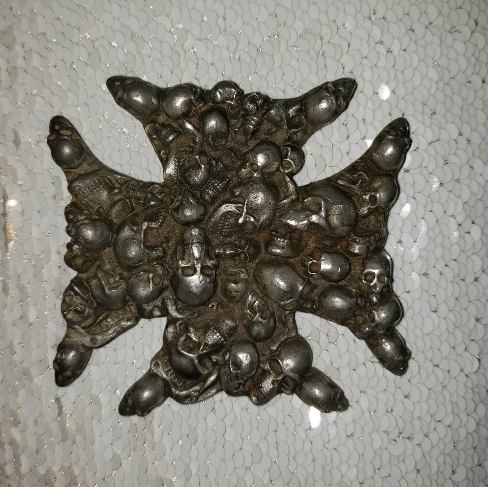 Rocker Cross Skulls Belt Buckle